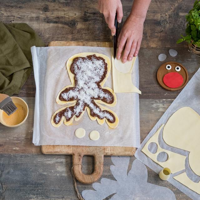 Reno navideño de hojaldre con chocolate con leche y coco