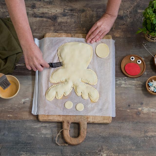 Reno navideño de hojaldre con chocolate con leche y coco
