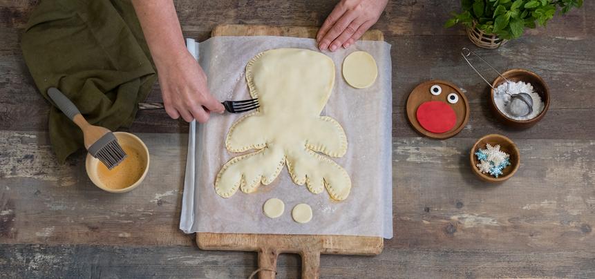 Reno navideño de hojaldre con chocolate con leche y coco
