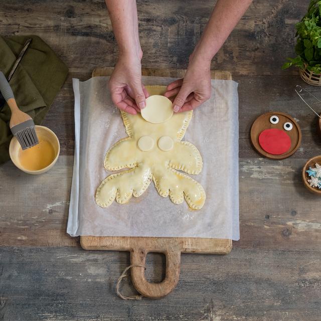 Reno navideño de hojaldre con chocolate con leche y coco