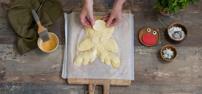 Reno navideño de hojaldre con chocolate con leche y coco