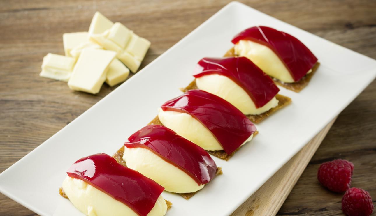 Nigiri de chocolate blanco con gelatina de frambuesa con Thermomix®