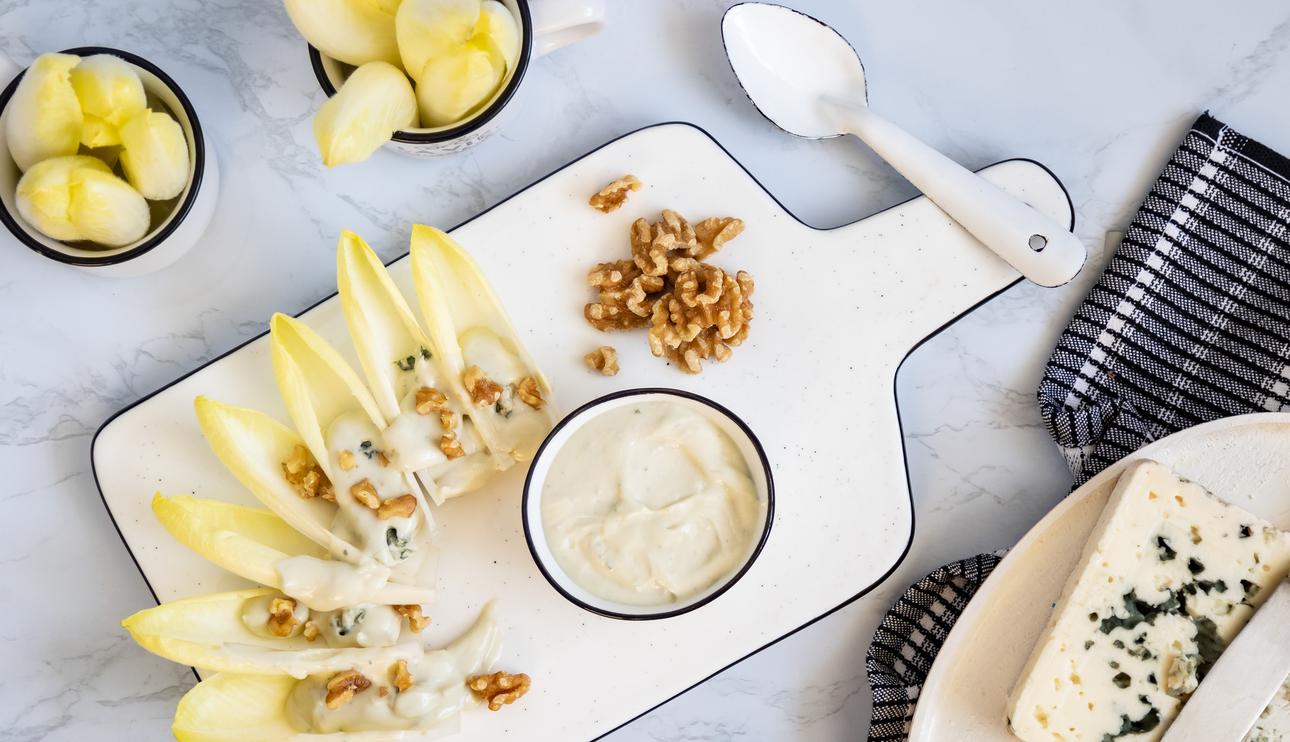 Endivias con roquefort y nueces