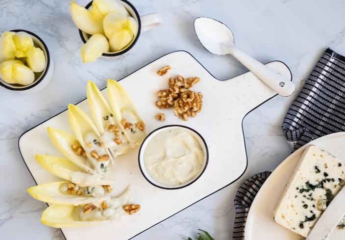 Endivias con roquefort y nueces