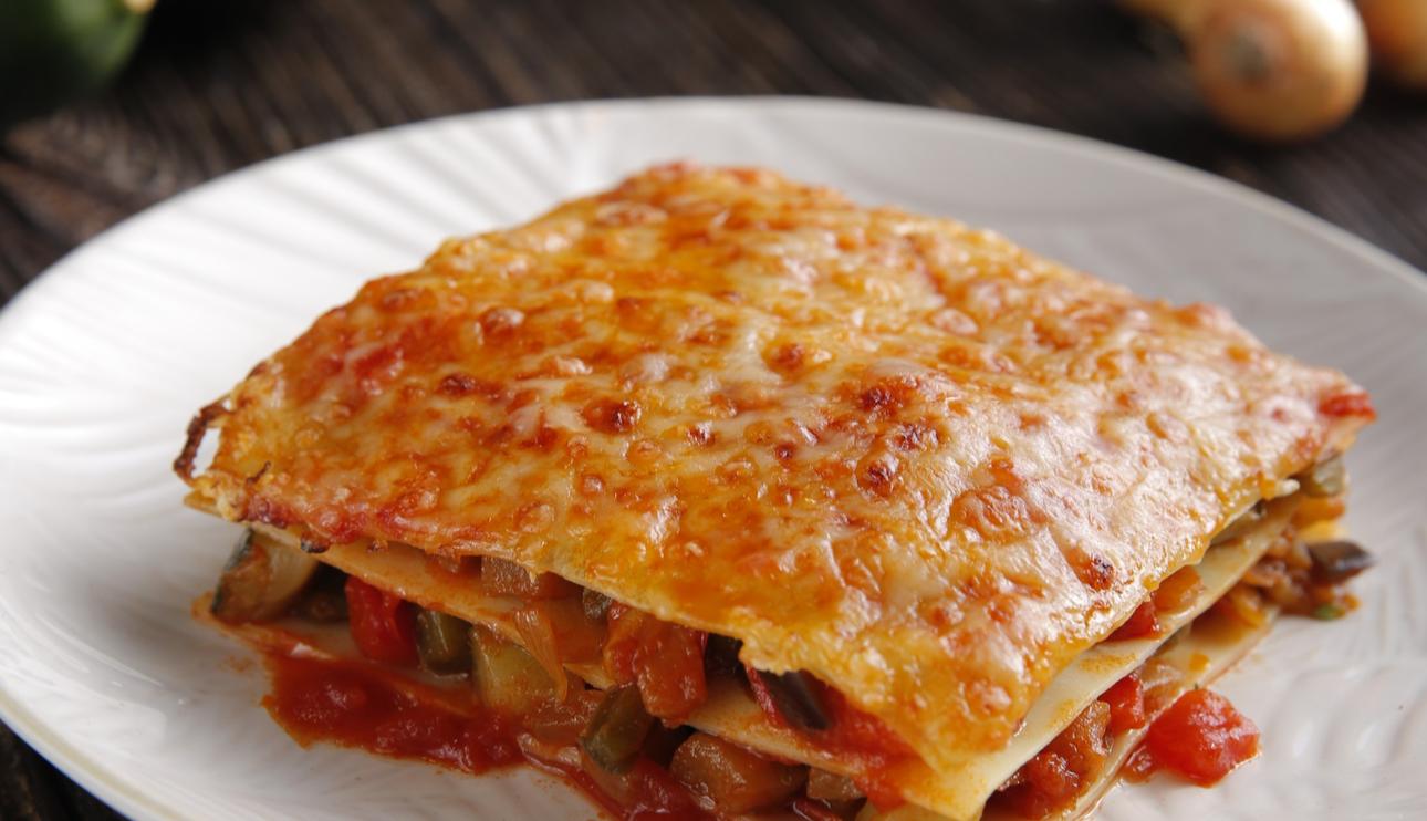 Lasaña de verduras con tomate frito