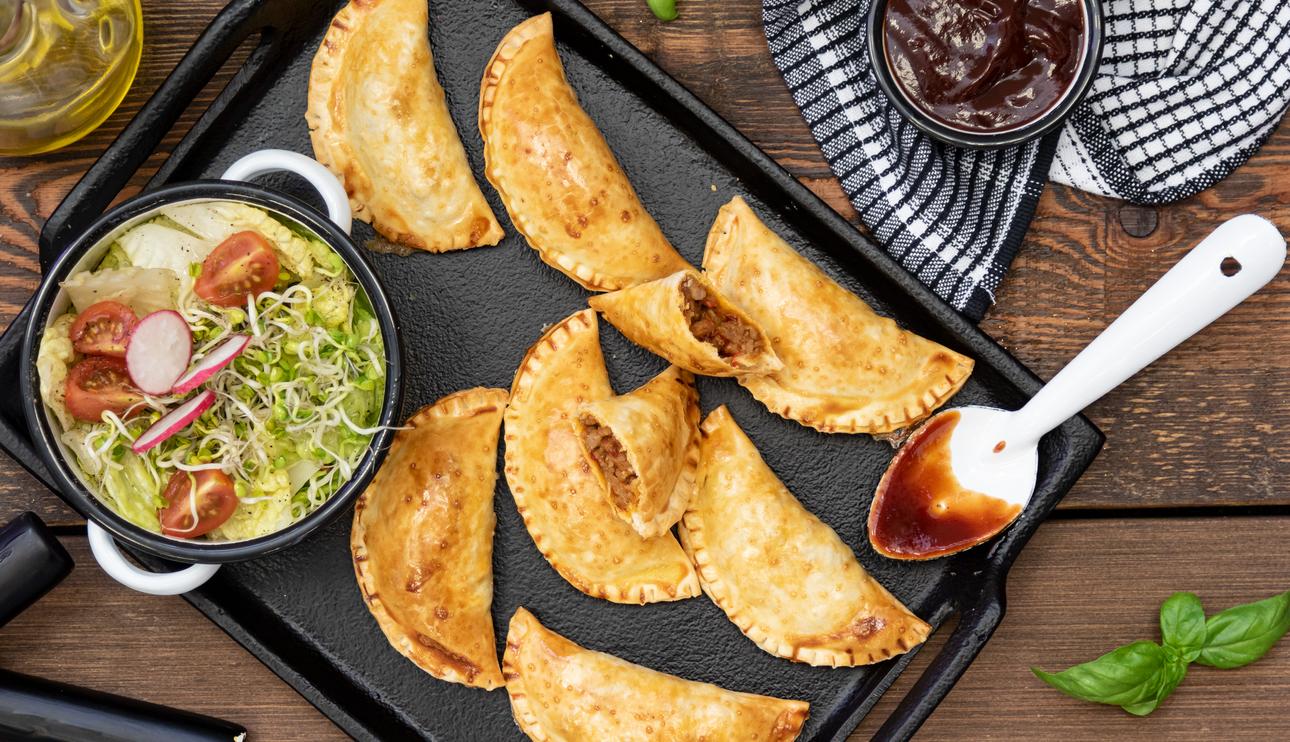 Empanadillas de carne picada con salsa barbacoa