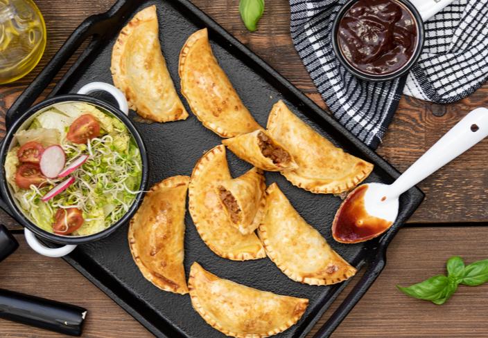 Empanadillas de carne picada con salsa barbacoa