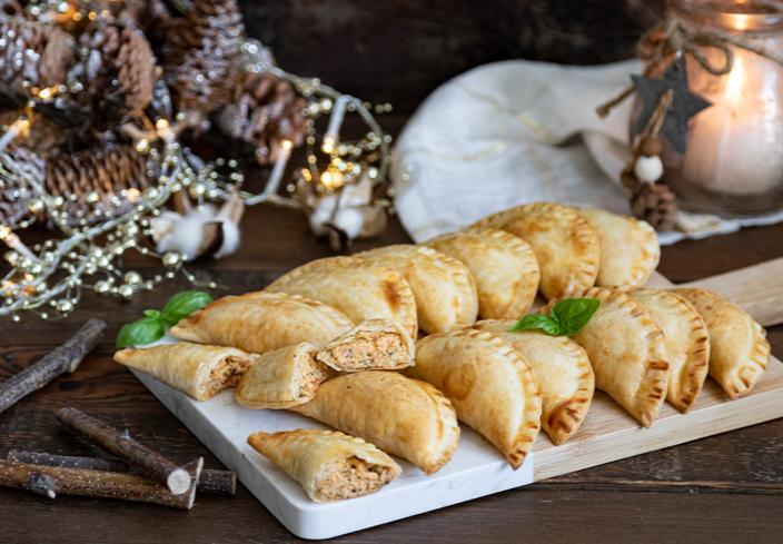 Empanadillas de queso de cabra y pesto rojo