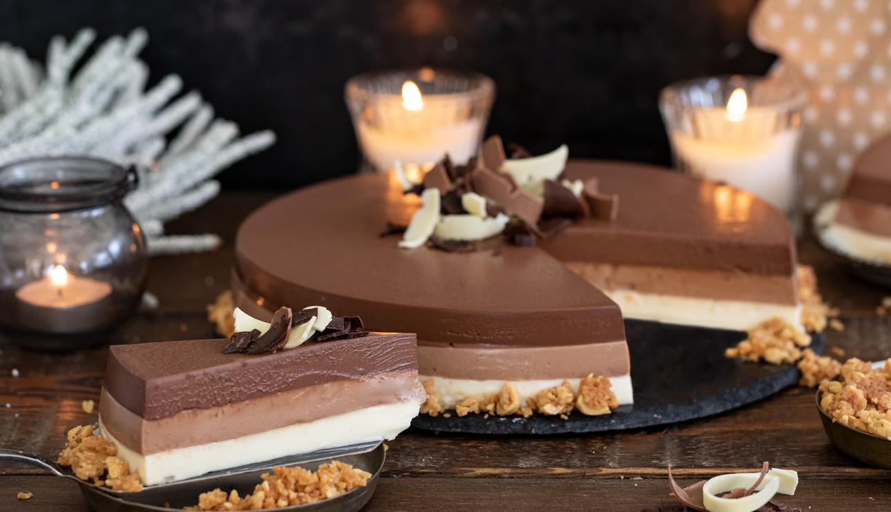 Tarta tres chocolates con crumble de avellanas para Navidad