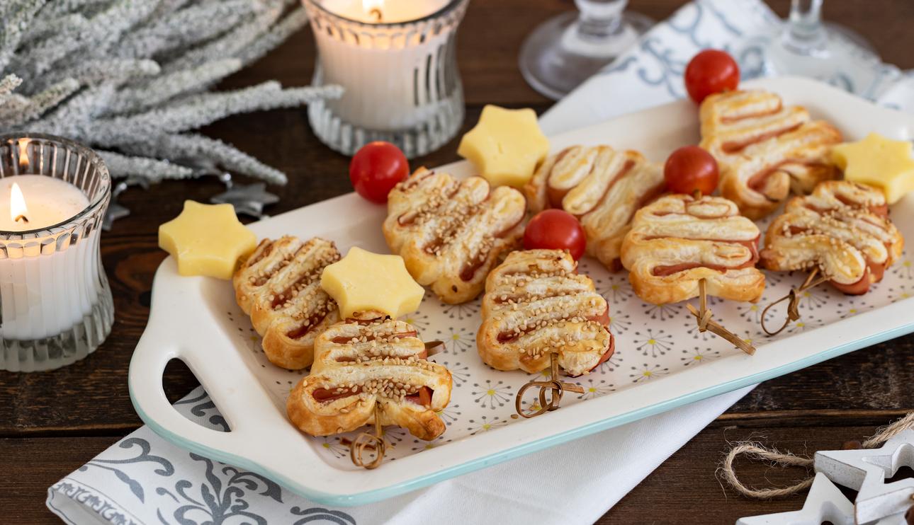 Arbolitos de Navidad de hojaldre relleno de jamón dulce