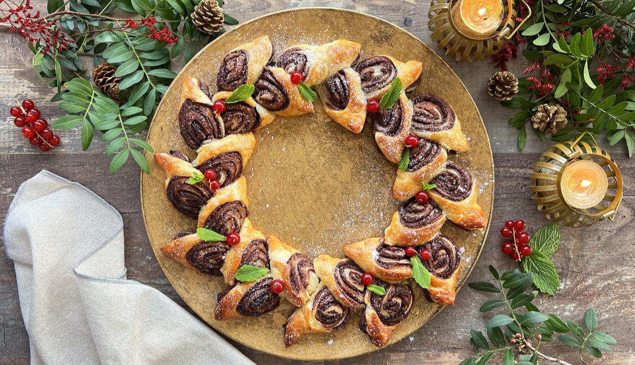 Corona de hojaldre relleno de chocolate para Navidad