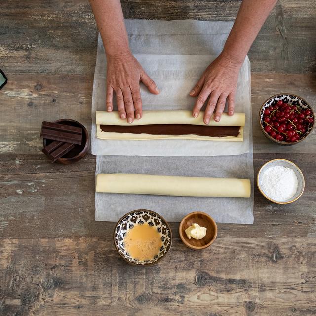 Corona de hojaldre relleno de chocolate para Navidad