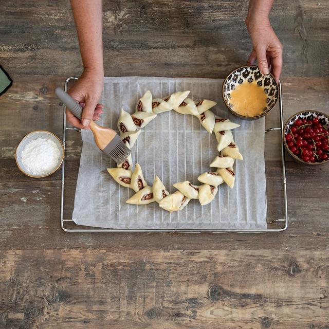 Corona de hojaldre relleno de chocolate para Navidad