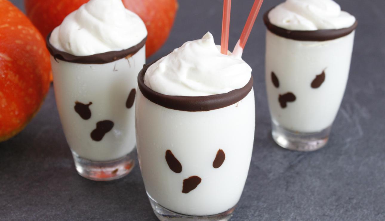 Batido de chocolate blanco fantasma para Halloween