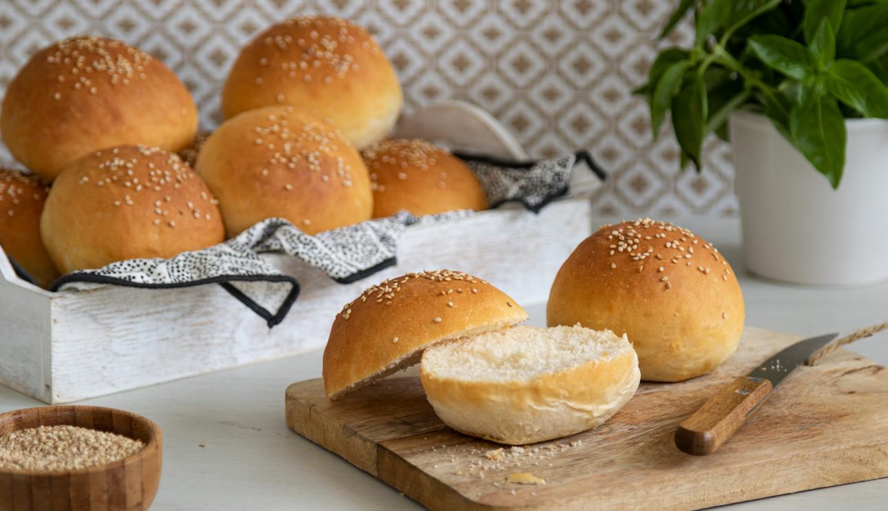 Pan de hamburguesa en panificadora