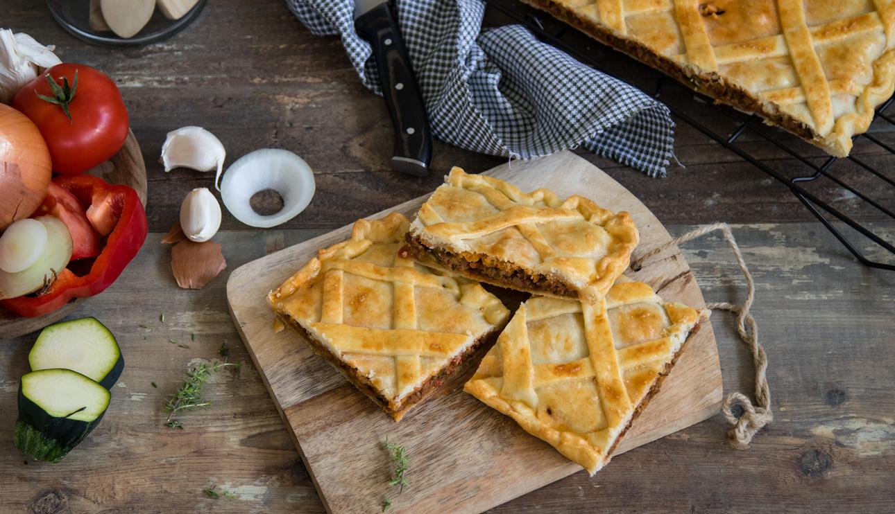 Empanada de carne picada y verduras