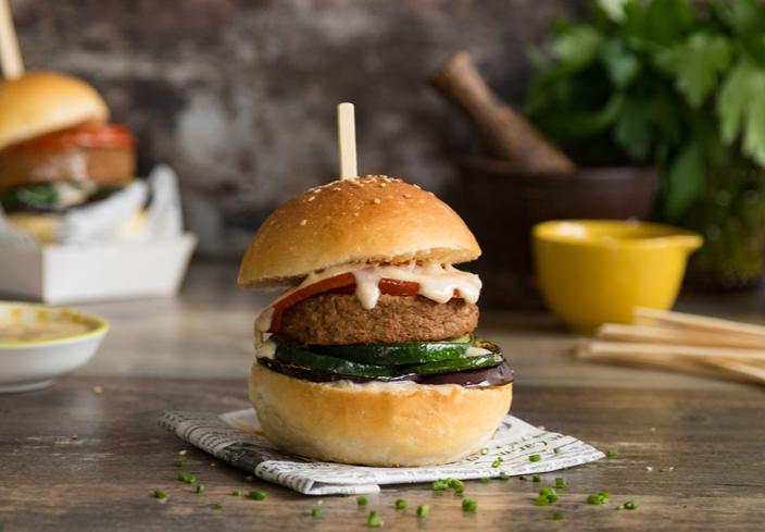 Mini Burger Deluxe con verduras y salsa de miel y sésamo