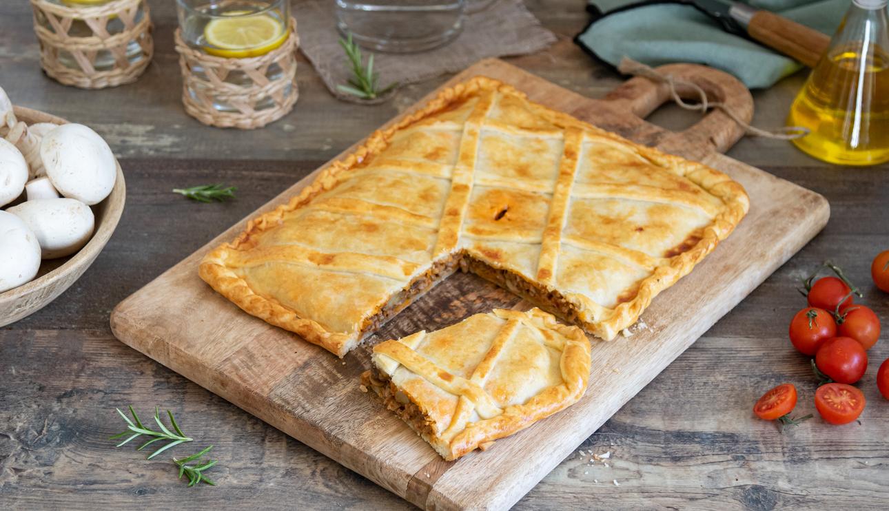 Empanada de carne picada con champiñones