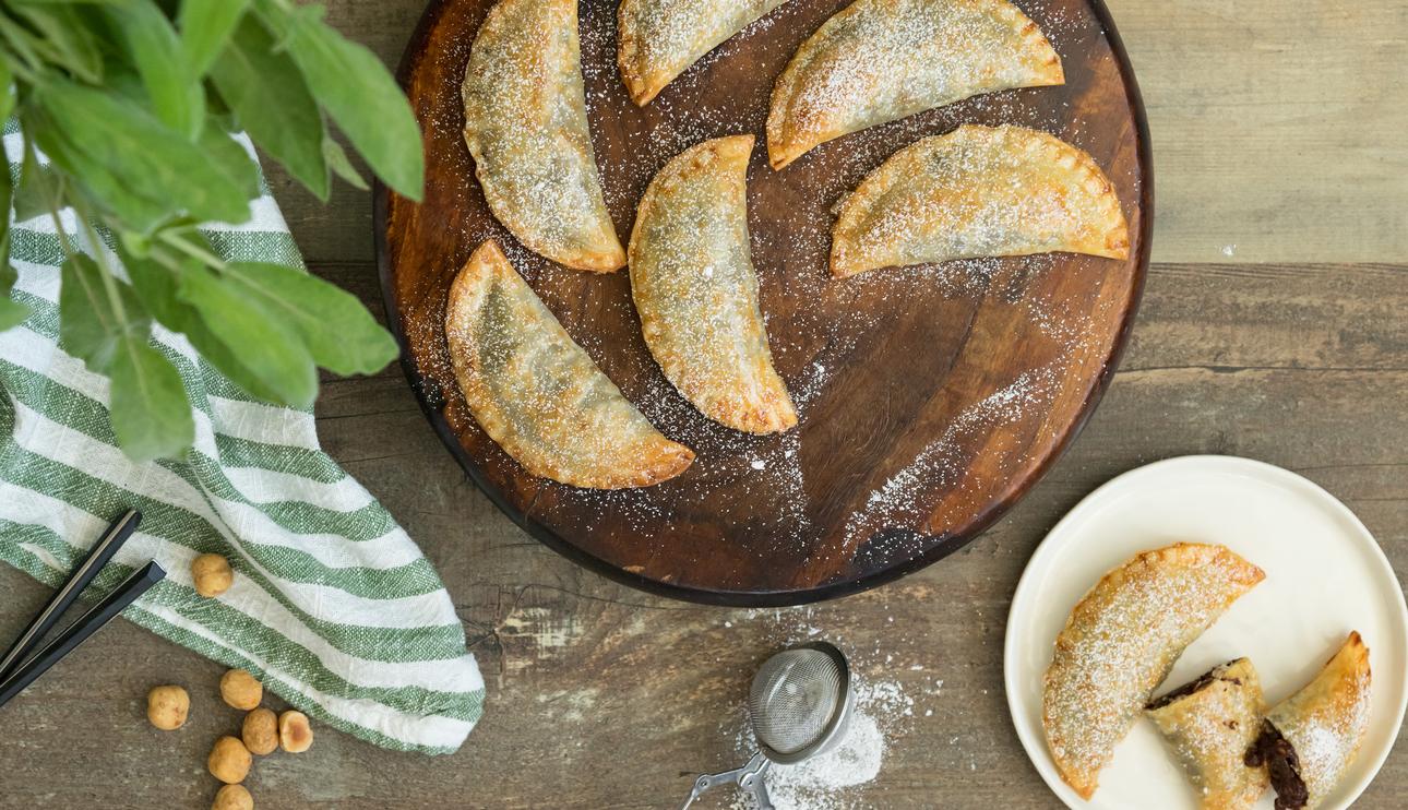 Empanadillas dulces de chocolate y avellanas al horno