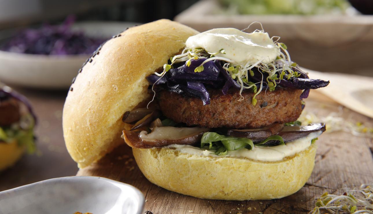 Mini Burger Deluxe con shiitake, col lombarda y salsa curry
