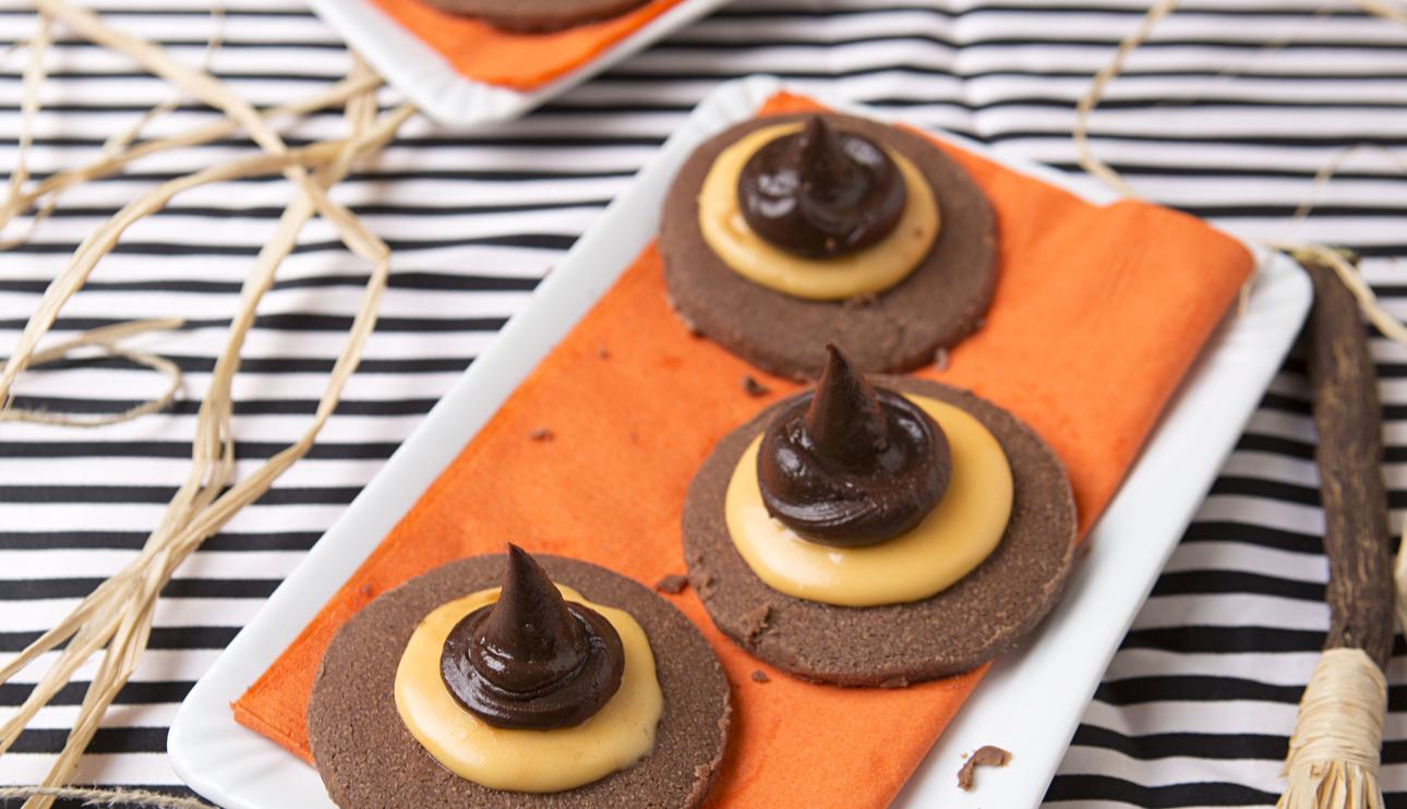 Sombreros de bruja de pasta de cacao y ganache de chocolate con Thermomix® (TM6, TM5, TM31)