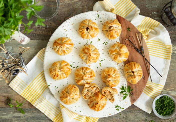 Saquitos rellenos de verduras y salmón fresco
