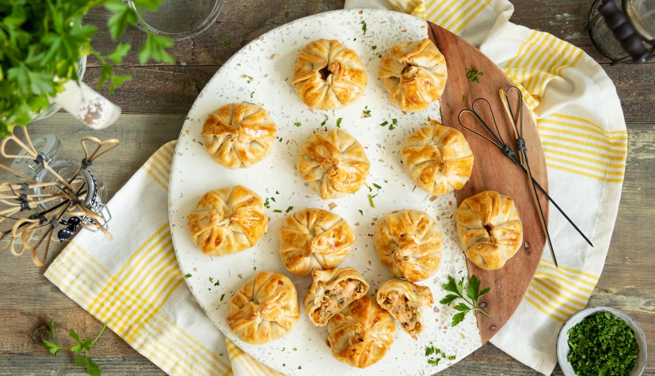 Saquitos rellenos de verduras y salmón fresco