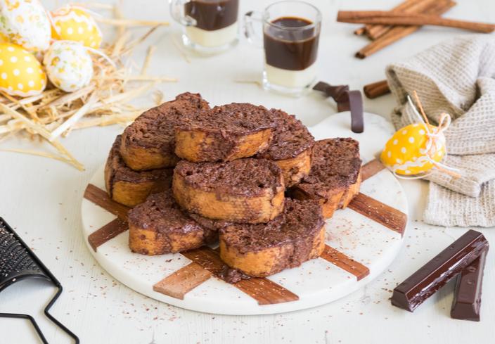 Torrijas de leche condensada al horno con chocolate