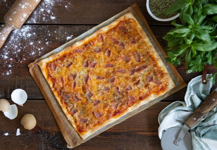 Pizza jamón y queso