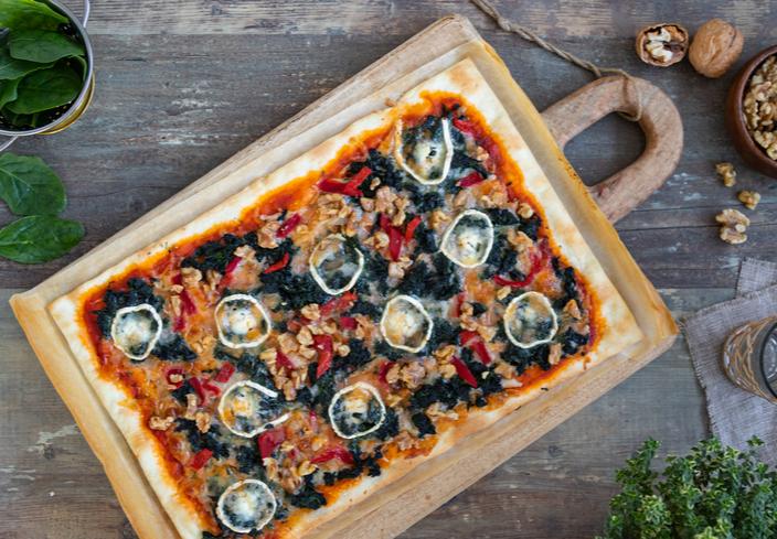 Pizza de espinacas con queso de cabra