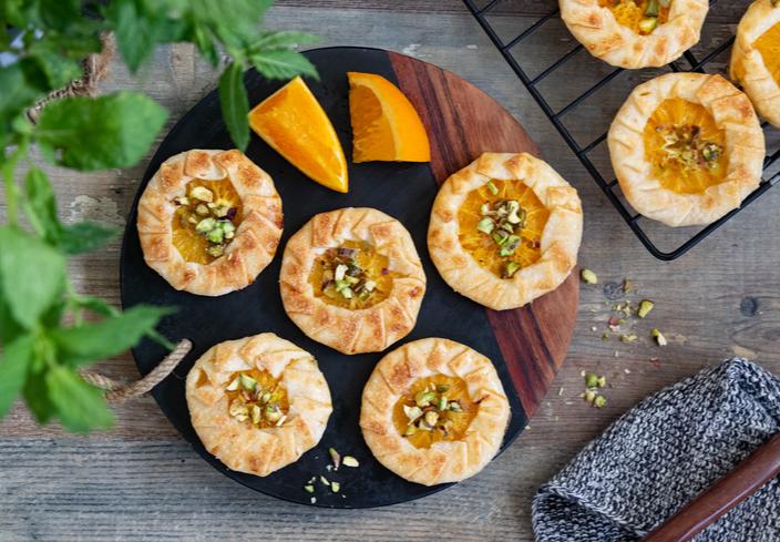 Mini galette dulce de naranja y pistachos con obleas