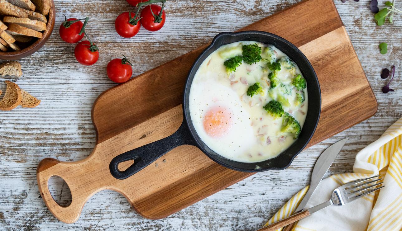 Parmentier de patata y queso con brócoli y huevo