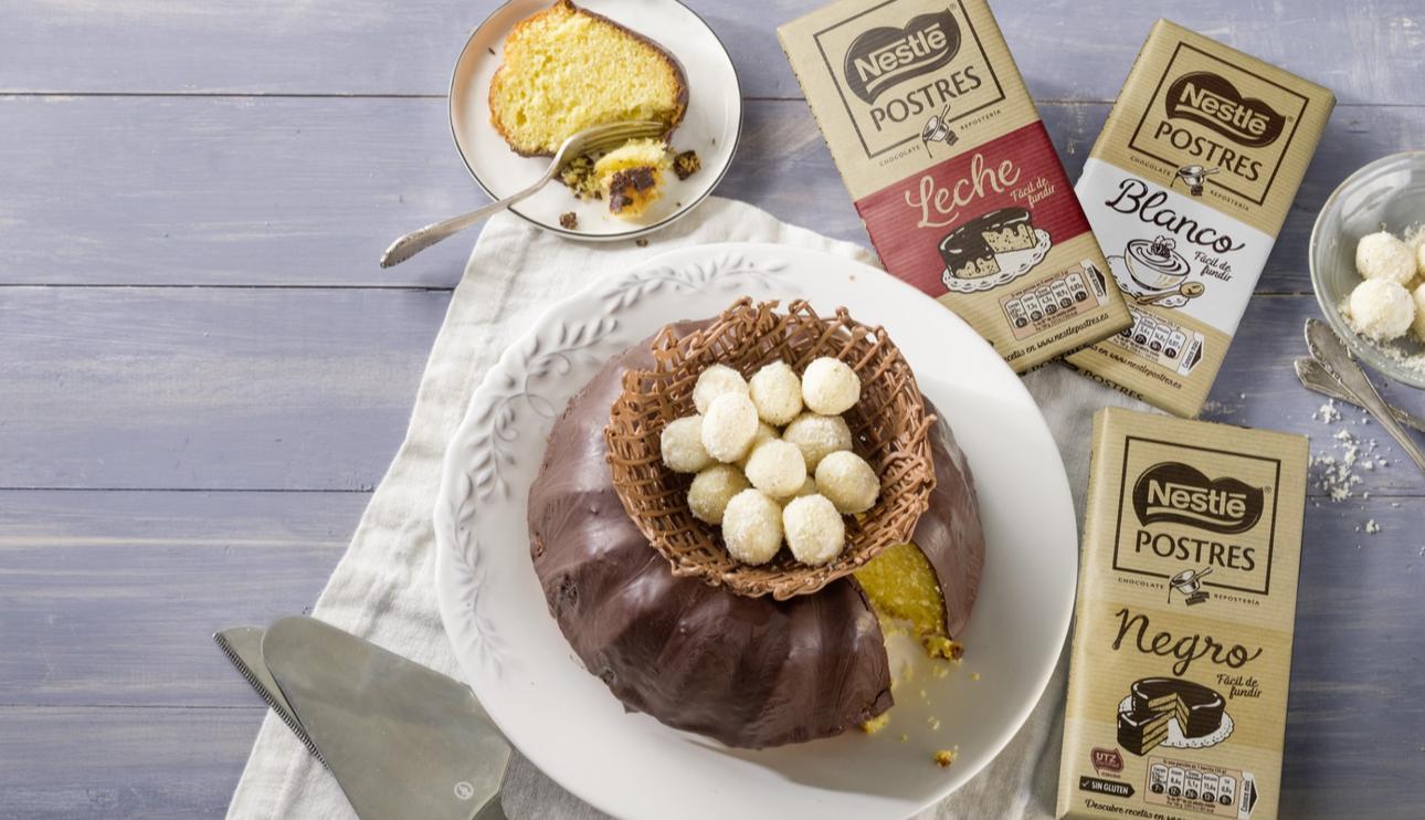 Tarta de zanahoria y tres chocolates al aceite de oliva virgen extra con Thermomix® para Pascua