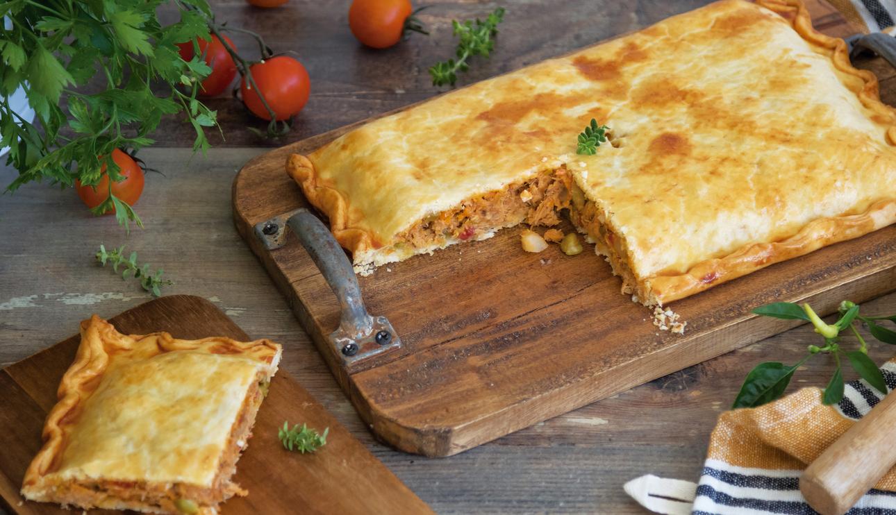 Empanada de verduras y atún