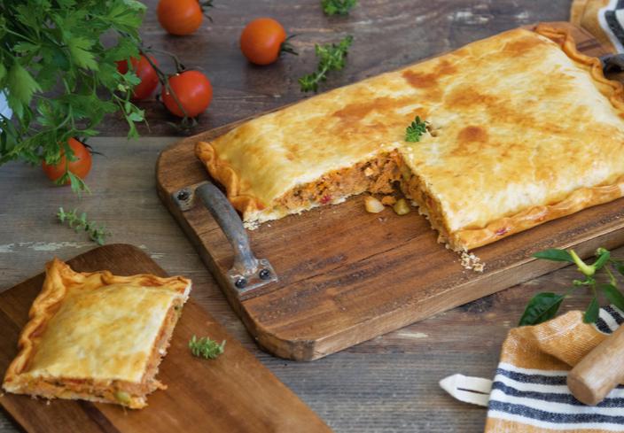 Empanada de verduras y atún