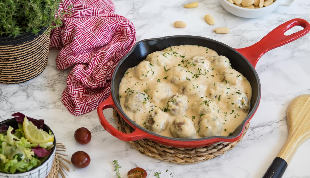 Albóndigas en salsa de almendras