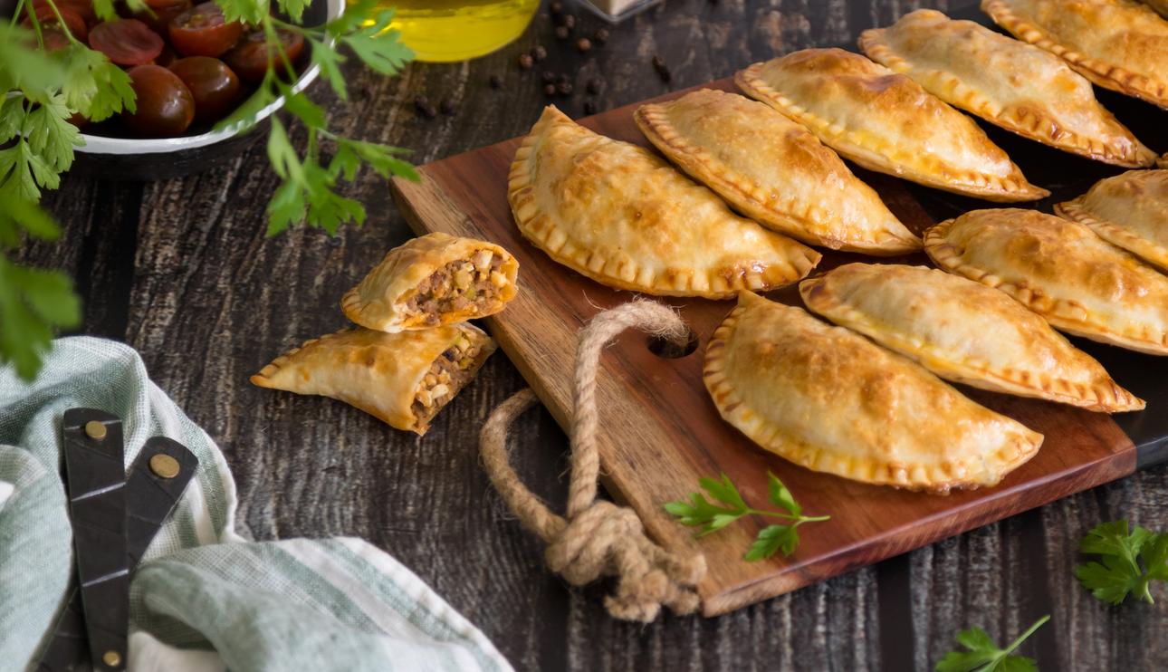 Empanadas de carne con tomate frito