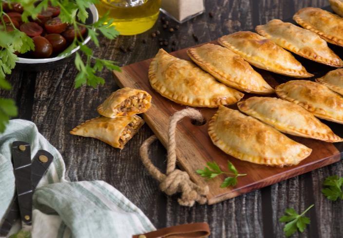 Empanadas de carne con tomate frito