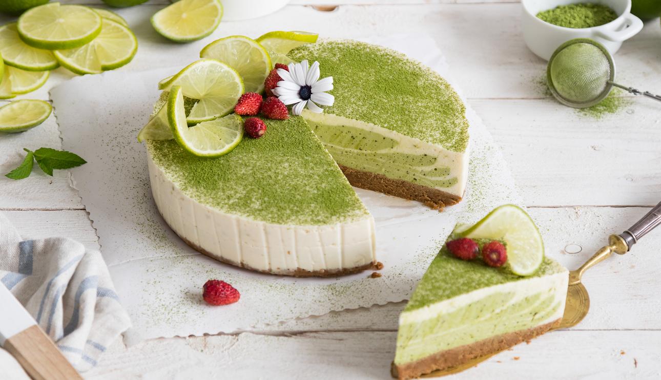 Cheesecake sin horno con té matcha y lima