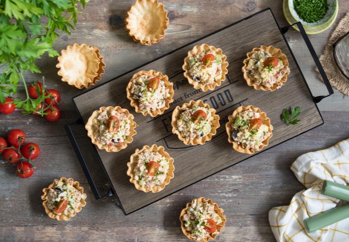 Tartaletas rellenas de atún
