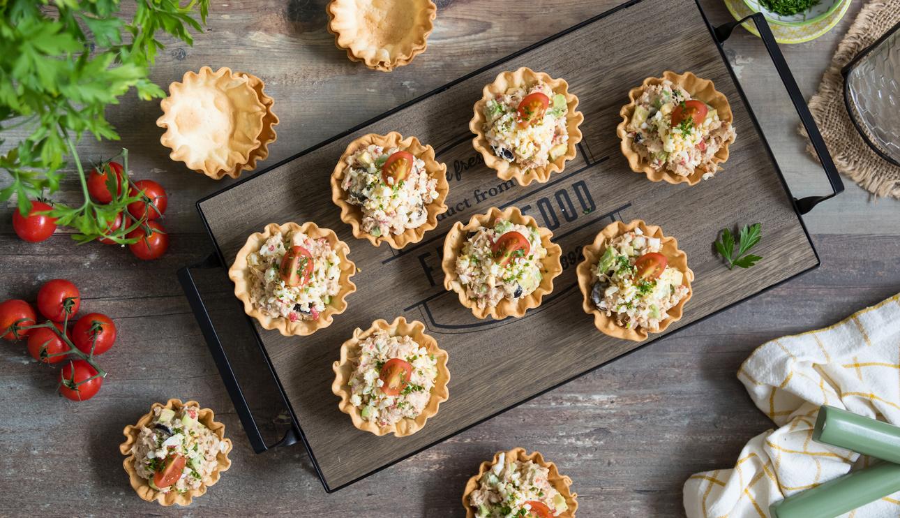 Tartaletas rellenas de atún