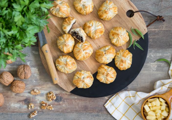 Saquitos de morcilla y manzana