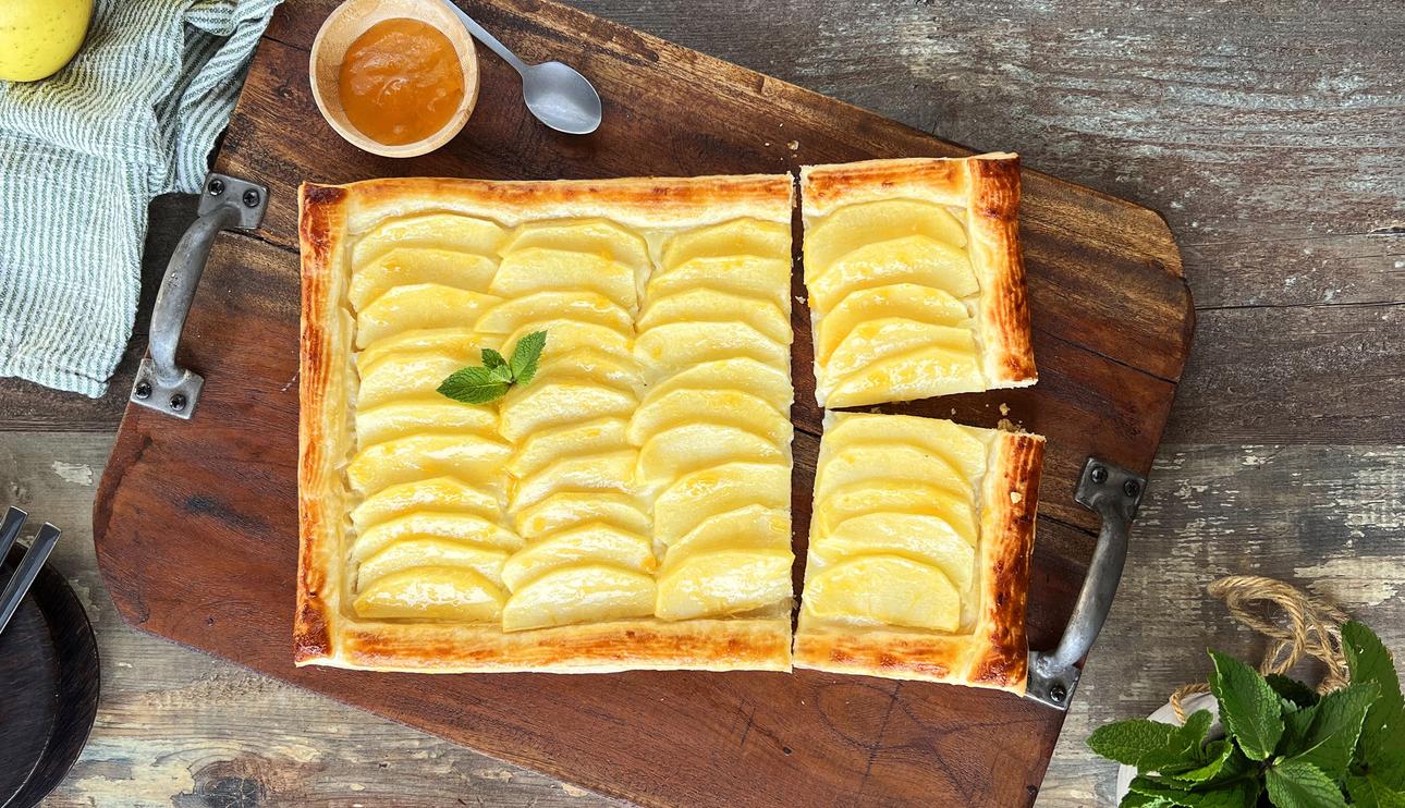 Tarta de manzana en hojaldre con natillas