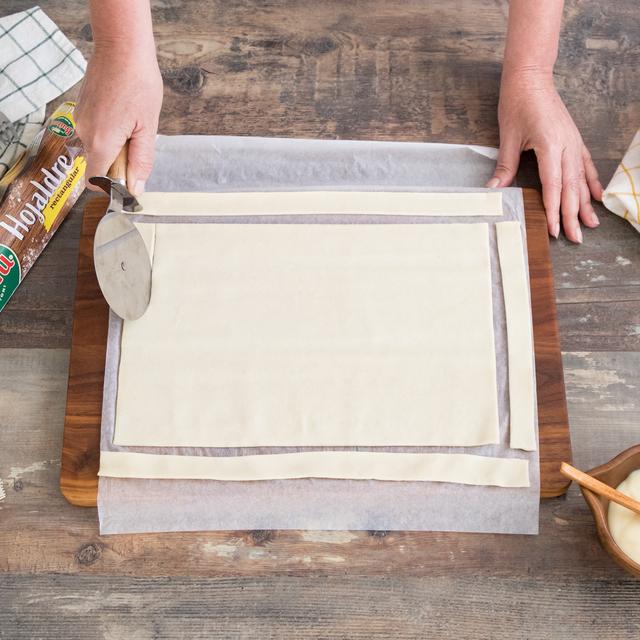 Tarta de manzana en hojaldre con natillas