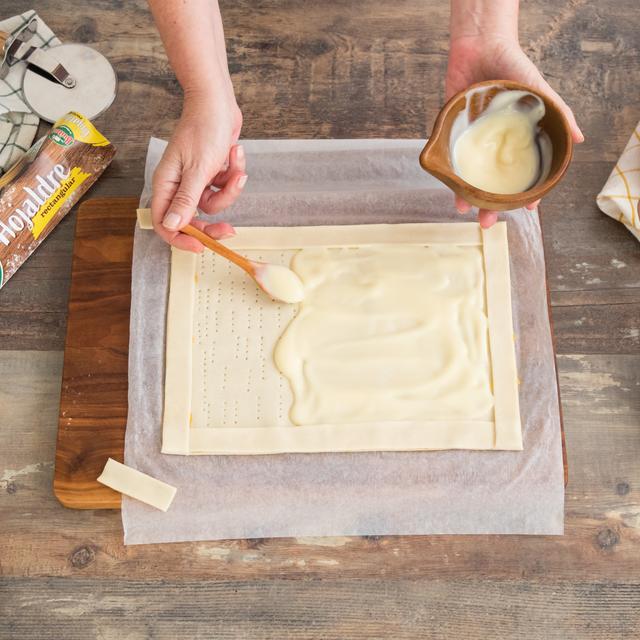 Tarta de manzana en hojaldre con natillas