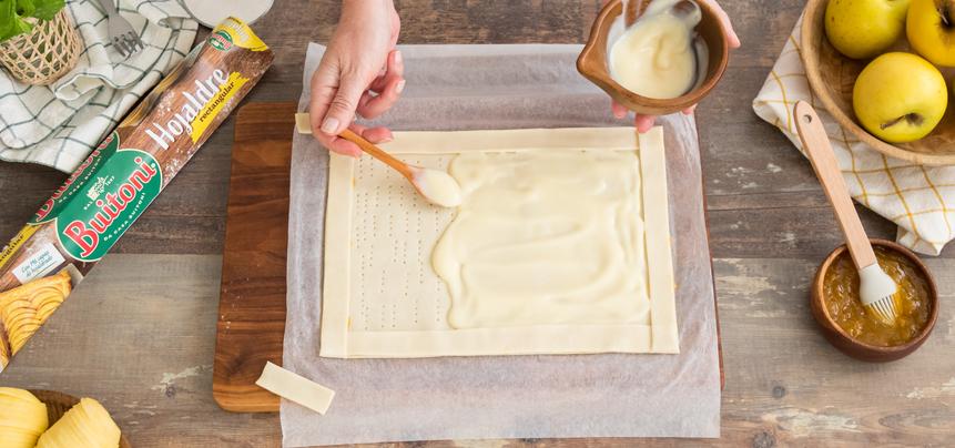 Tarta de manzana en hojaldre con natillas
