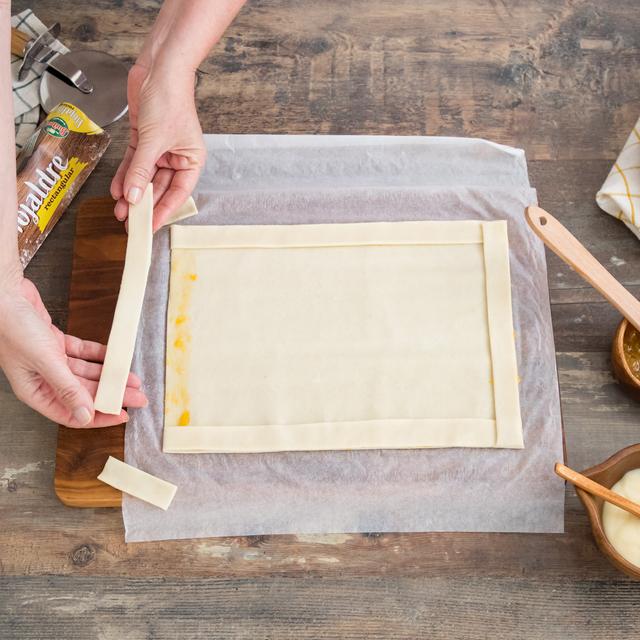 Tarta de manzana en hojaldre con natillas