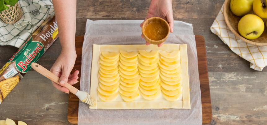 Tarta de manzana en hojaldre con natillas
