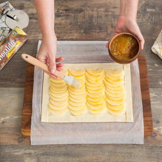 Tarta de manzana en hojaldre con natillas