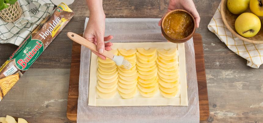 Tarta de manzana en hojaldre con natillas